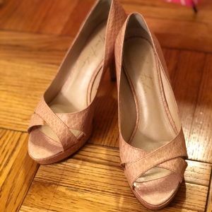 Marc Fisher light pink leather heels 👠